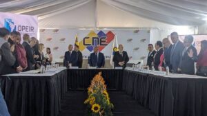 CNE suscribe convenios de veeduría con el CEELA y Opeir para las elecciones presidenciales