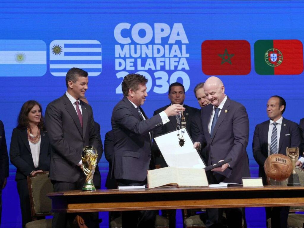 FIFA y CONMEBOL firman el acta del Mundial 2030
