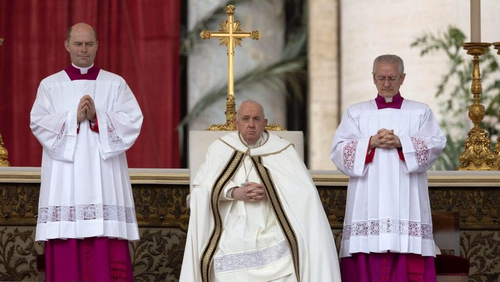 El Papa presidió la Vigilia y recordó a los pueblos destruidos por el mal y la injusticia