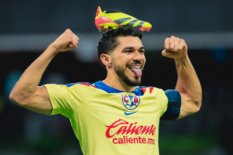 Henry Martin iguala a Salvador Cabañas con récord goleador en América