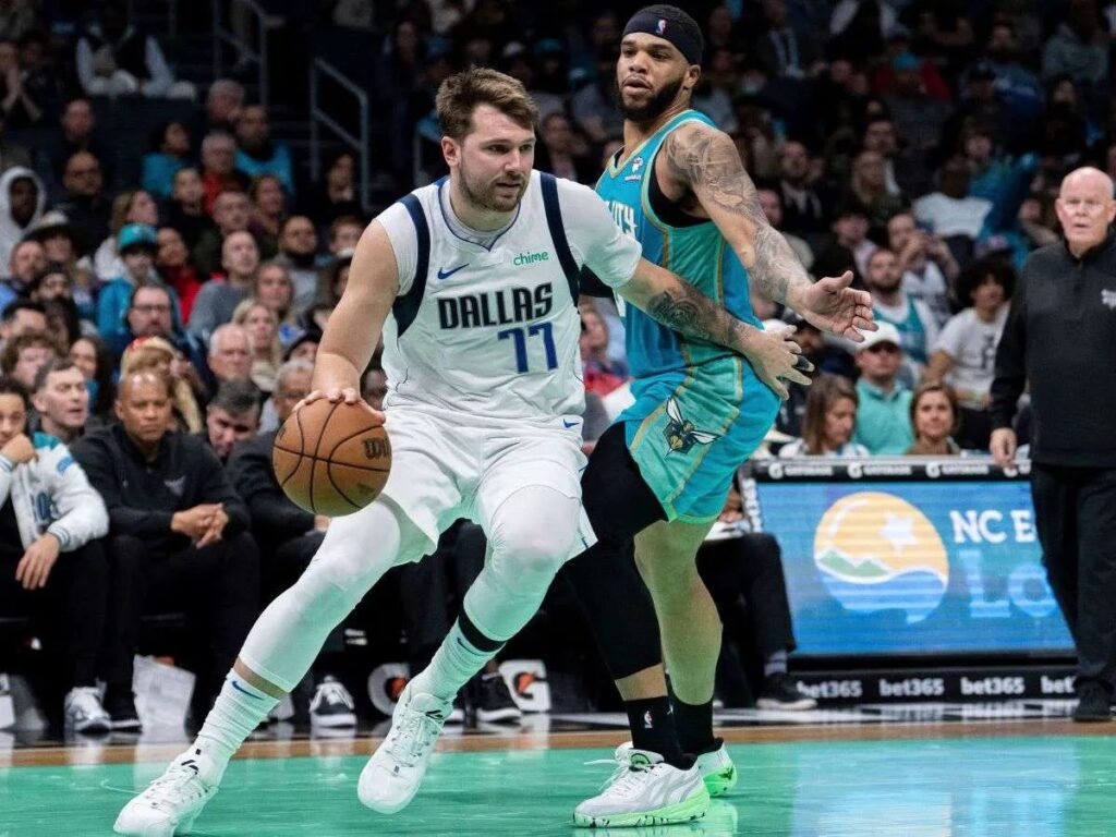 Doncic lleva a Mavericks a playoffs