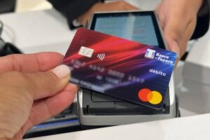 Pionero de la banca pública con la tarjeta Mastercard Débito