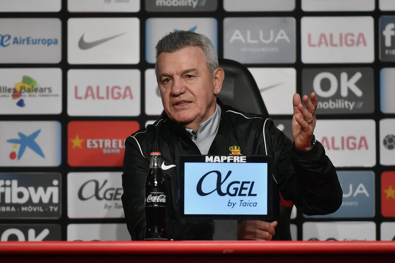 El entrenador del RCD Mallorca, el mexicano Javier Aguirre, durante la rueda de prensa este viernes en Son Moix.-EFE/ Miquel A. Borràs