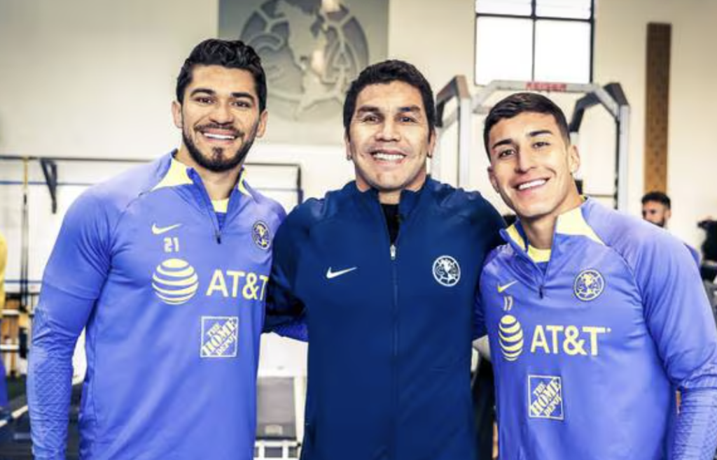 Salvador Cabañas junto a Henry Martin y Alejandro Zendejas