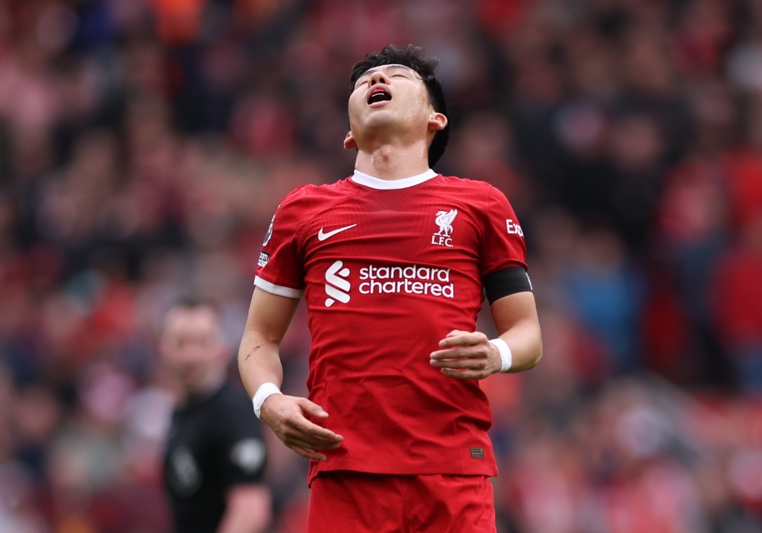 Liverpool pierde en Anfield y se aleja en la pelea por el título