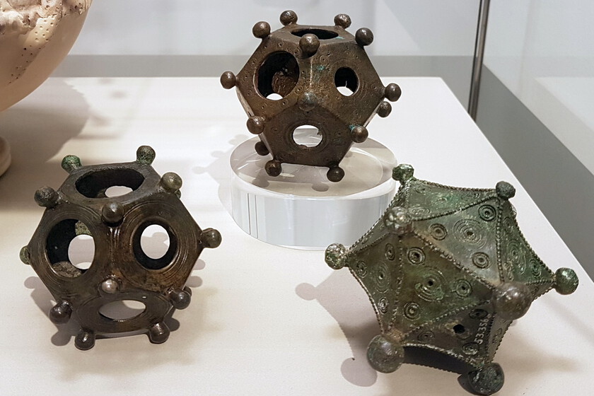 Los dodecaedros romanos de hace 1.700 años brotan de vez en cuando. Seguimos sin tener ni idea de para qué servían