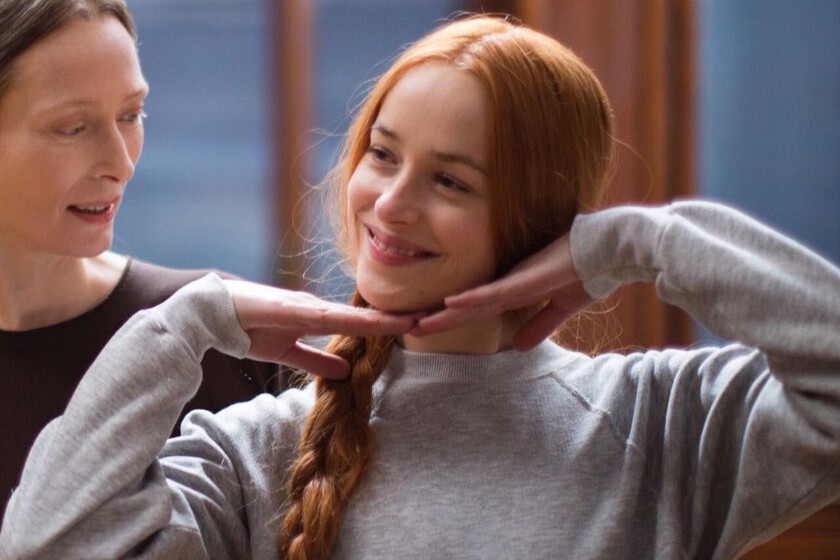 "Me dejó tan jodida que tuve que ir a terapia". Por qué Dakota Johnson necesitó ir al psicólogo tras protagonizar uno de los mejores remakes del cine de terror reciente