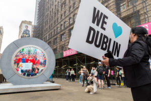 Un portal con cámaras unió unos días Nueva York y Dublín. Varias tetas, culos y vídeos del 11S más tarde, lo han cerrado