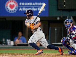 José Altuve alcanzó el hito de los 2.100 hits
