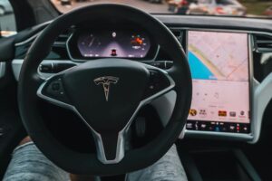 detenido un conductor sueco por conducir 40 kilómetros dormido gracias al Autopilot de Tesla