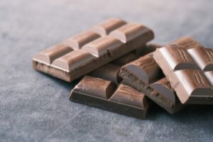 Ya sabemos cuál es el mejor chocolate de España, según la OCU. Ahora toca saber cuándo es mejor comerlo, según la ciencia