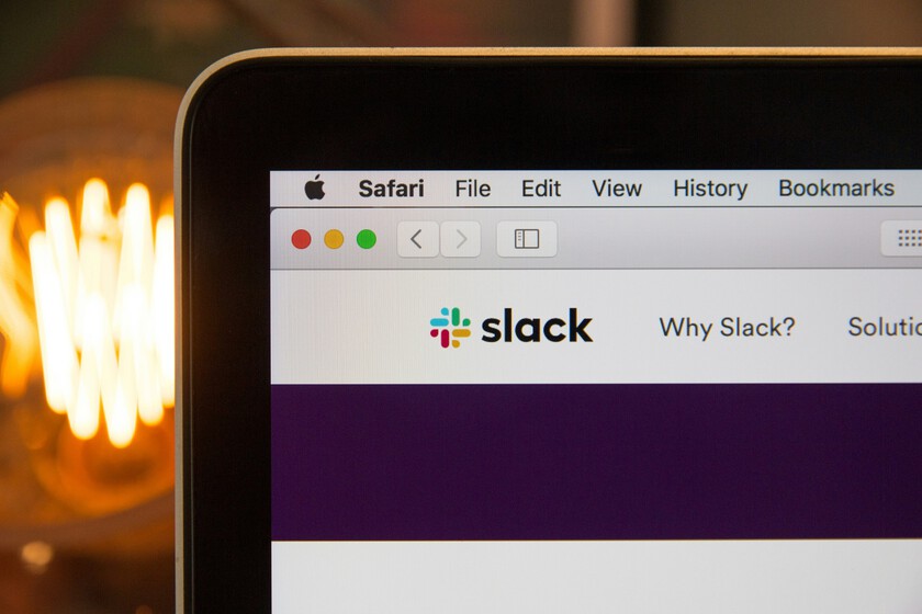 Slack está usando los mensajes privados para entrenar su IA sin nuestro consentimiento. Su argumento solo lo empeora