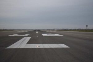 El polo norte se está moviendo muy rápido, y eso ha obligado a muchos aeropuertos a renombrar sus pistas