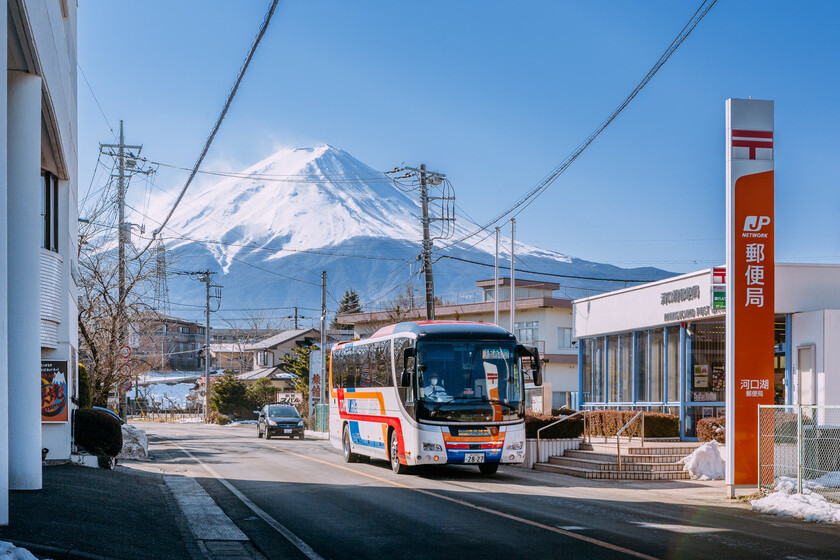 Japón ya ha instalado su célebre "pantalla" para arruinar una de sus mejores vistas del Fuji: una verja anti-turistas