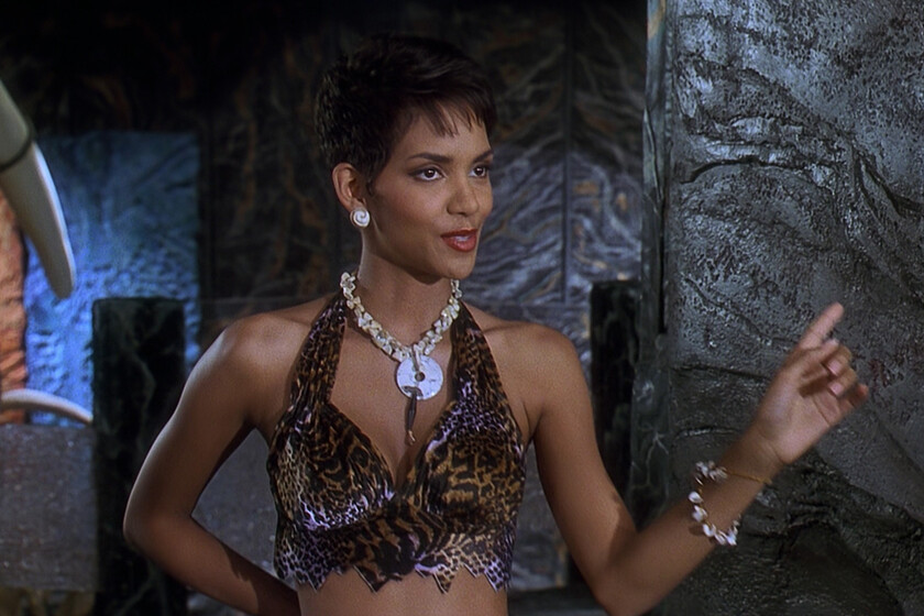 Halle Berry recuerda 'Los Picapiedra' en su 30 aniversario y cree que su papel "fue un gran paso adelante para la gente negra"