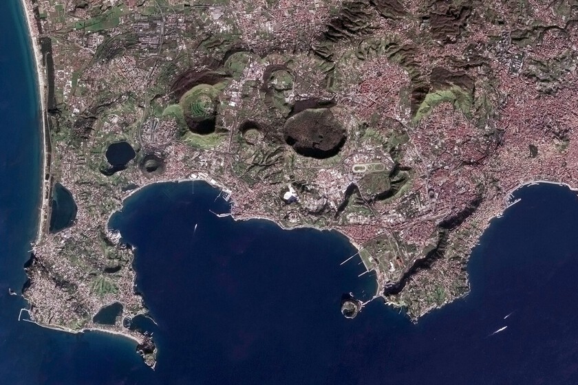 Los Campos Flégreos forman la caldera volcánica activa más grande de Europa. Y lleva meses inquietando a los expertos