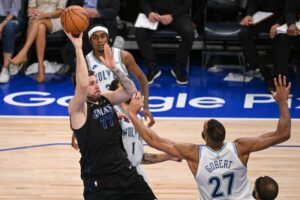 Irving y Doncic dan a Mavericks segunda victoria en final del Oeste