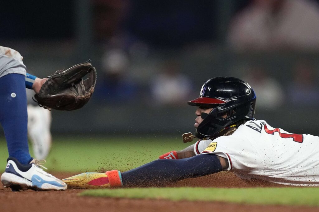 Acuña superó a Rabbit Maranville en bases robadas