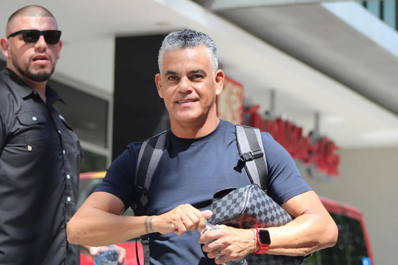 El mexicano Héctor Altamirano tendría un pie fuera del fútbol tico