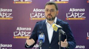 Antonio Ecarri plantea una dolarización oficial en Venezuela si llega a la Presidencia