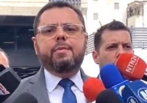 Antonio Ecarri dice que no se puede votar por alguien que no conocemos