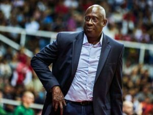Spartans aparta a Carl Herrera 