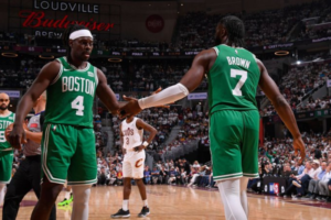 Celtics suman otra victoria ante Cavaliers y se acercan a la Final