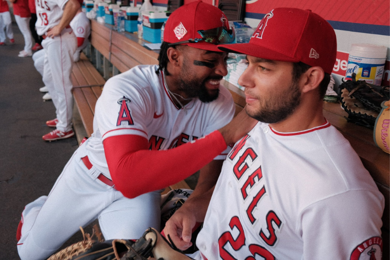 David Fletcher (der), durante su paso por Los Ángeles Angels