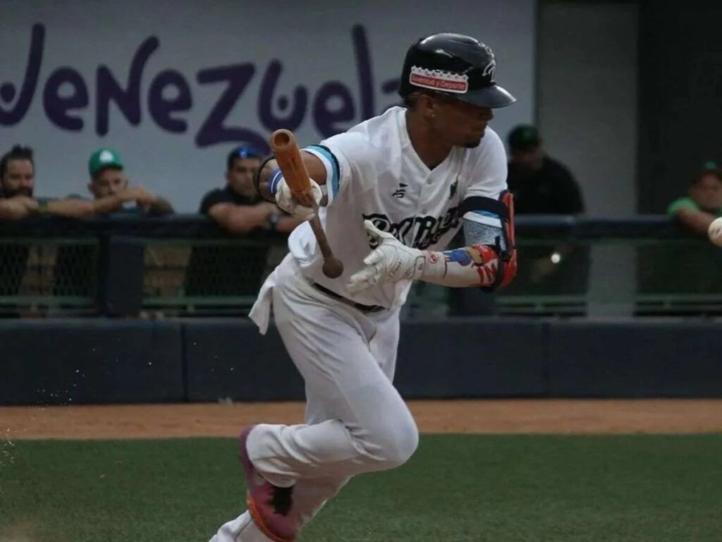 Delfines sumó un triunfo ante Samanes