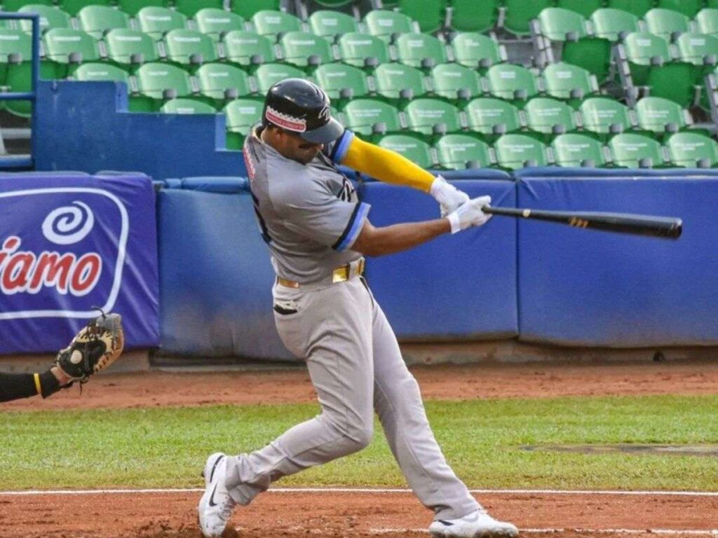 Ramos brilló con el madero en victoria de Delfines