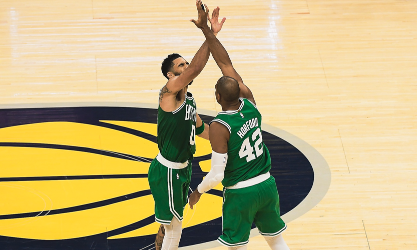Jayson Tatun & Al Horford, tras inclinar la balanza 3-0 a faovr de los Celtics de Boston en la Final de la Conferencia Oeste 2024.