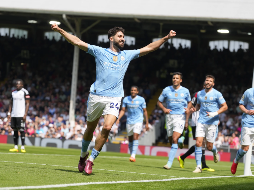 Man City golea y toma ventaja en lucha por la Premier