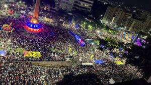 Karina desbordó la plaza Francia en Altamira con su concierto gratuito