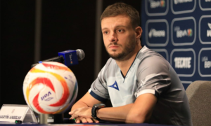 Foto: X-@CruzAzul / Final Cruz Azul vs América, Clausura 2024;Martín Anselmi, técnico de 'La Máquina' en la conferencia de prensa posterior al juego de ida.