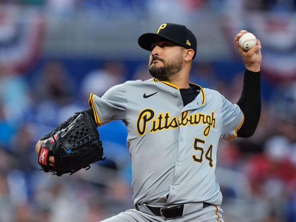 Martín Pérez se fue sin decisión contra los Gigantes