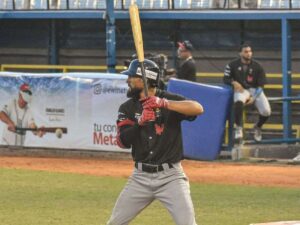 Miguel Aparicio hace gala de su fuerza con el madero