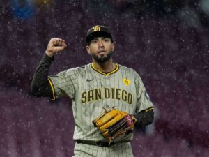 Suárez revalida su nivel como cerrador en Padres