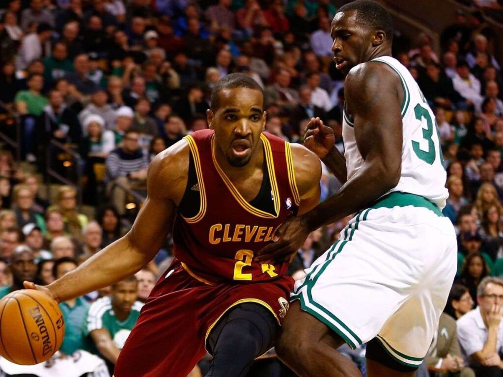 Trotamundos suma un foráneo con paso por la NBA