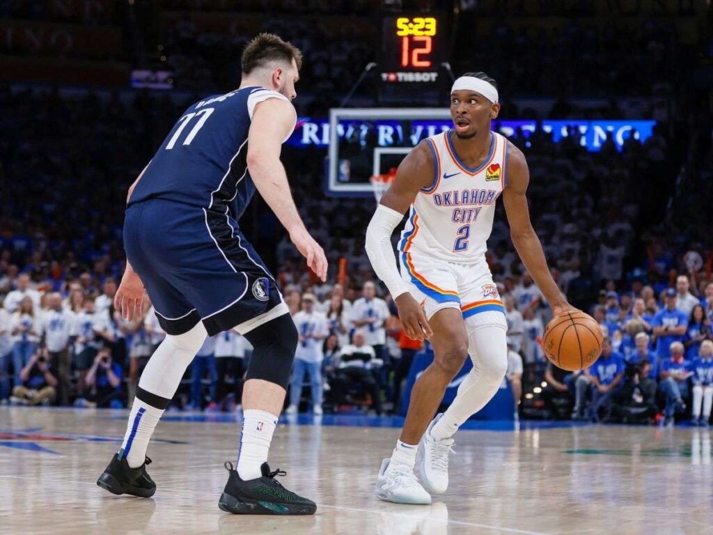 Thunder pega primero ante Mavericks