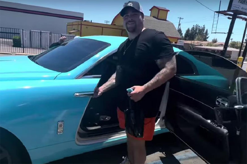 Andy Ruiz presume cómo transformó su auto de $3 millones de dólares