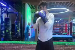 Carlos Vela se dedica a boxear mientras se encuentra desempleado