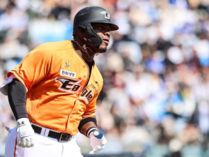 Perlaza estuvo perfecto con Hanwha en Corea