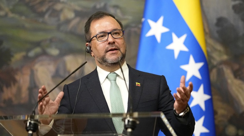 "Farsantes y mentirosos" Así calificó el canciller Gil a la USAID por la supuesta ayuda humanitaria a migrantes venezolanos