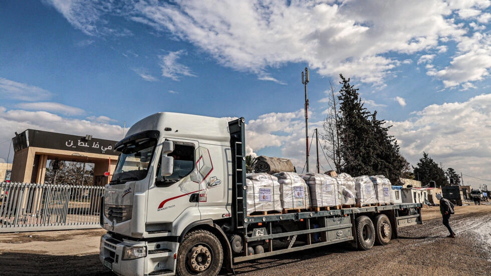 Egipto permitirá paso de ayuda por Kerem Shalom, mientras Israel sigue atacando Rafah pese a orden de CIJ