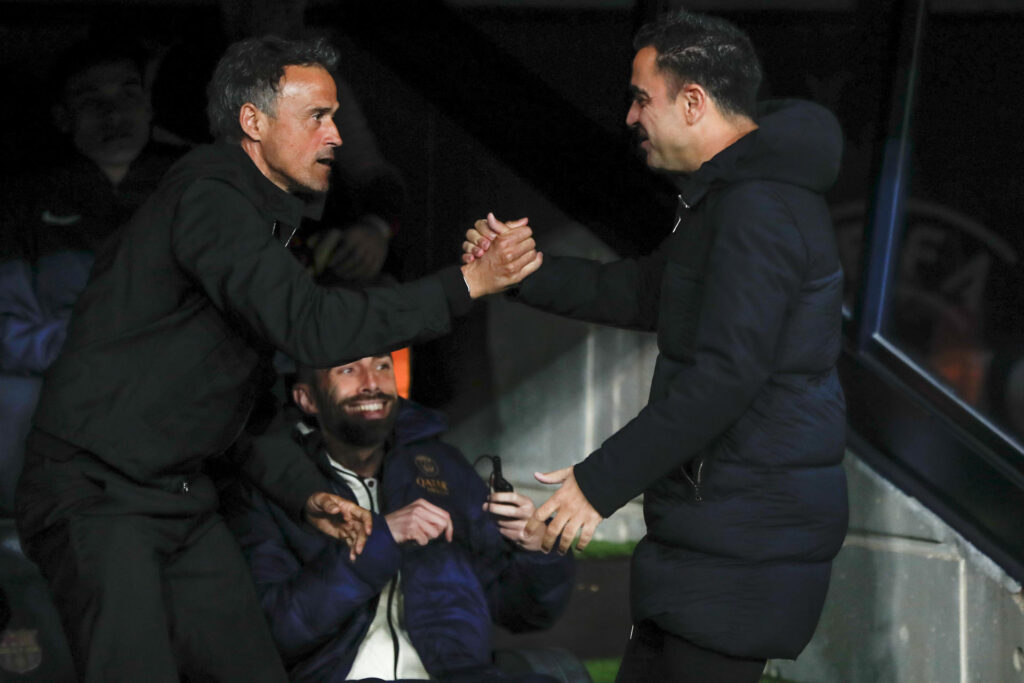 Salida de Xavi del Barcelona sorprende a Guardiola y Ancelotti y Quique Flores