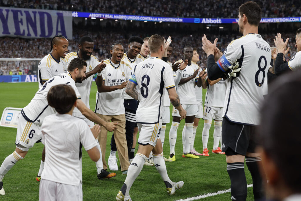 El centrocampista alemán del Real Madrid Toni Kroos en el estadio Santiago Bernabéu, en Madrid. . EFE/J.J. Guillen