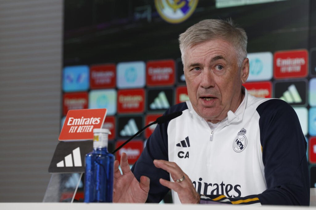 El entrenador del Real Madrid Carlo Ancelotti durante la rueda de prensa tras el entrenamiento celebrado este viernes en la Ciudad Deportiva del Real Madrid.-EFE/JJ Guillén