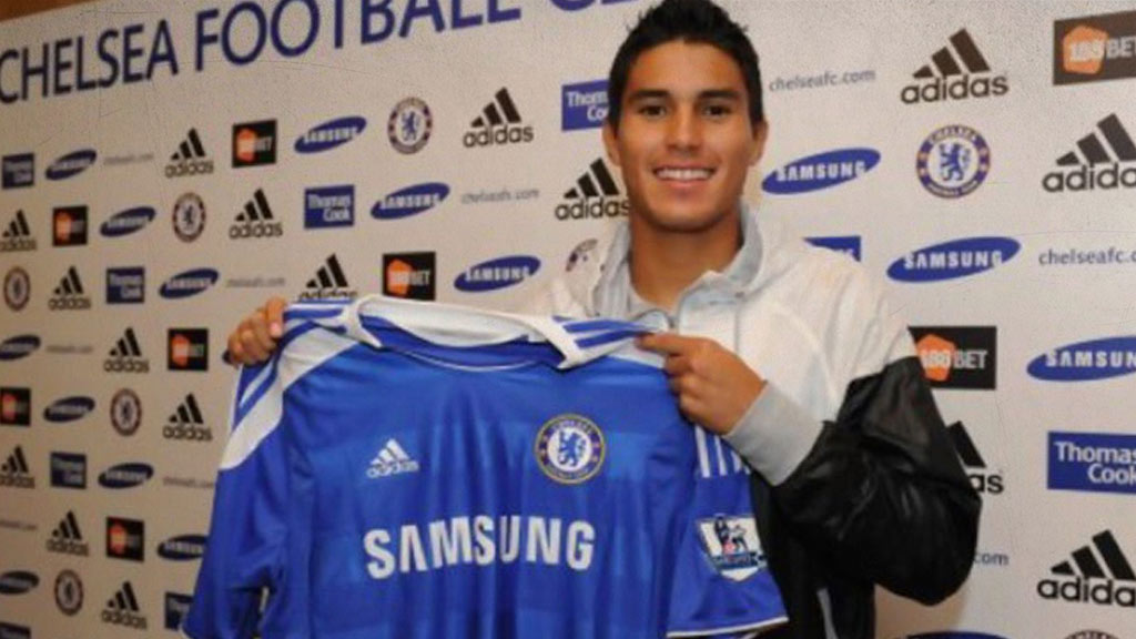 Ulises Dávila en su llegada a Chelsea (via: @Chelsea)