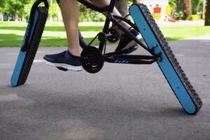 Alguien, por algún motivo, se ha empeñado en demostrar que las bicicletas sin ruedas funcionan. Y sí, funcionan