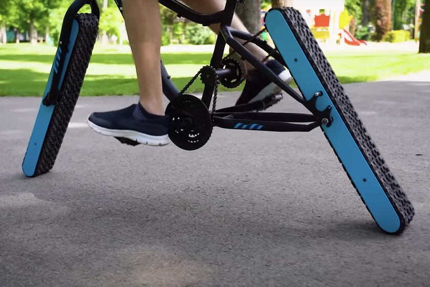 Alguien, por algún motivo, se ha empeñado en demostrar que las bicicletas sin ruedas funcionan. Y sí, funcionan